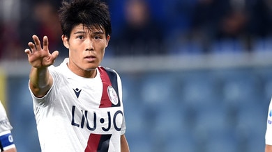 Bologna, Tomiyasu in parte con il gruppo