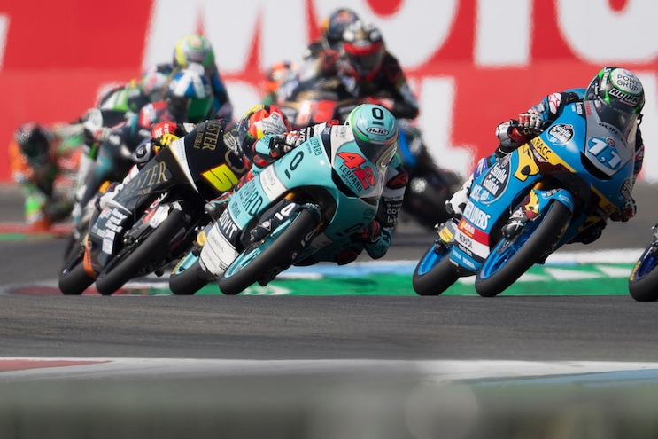 Moto3, Valencia: Garcia vince davanti a Migno