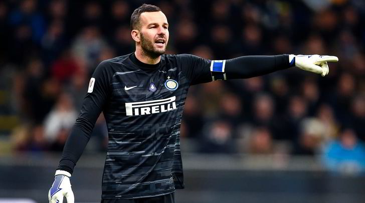 Inter, Handanovic a rischio per il derby: "Infrazione al quinto dito"