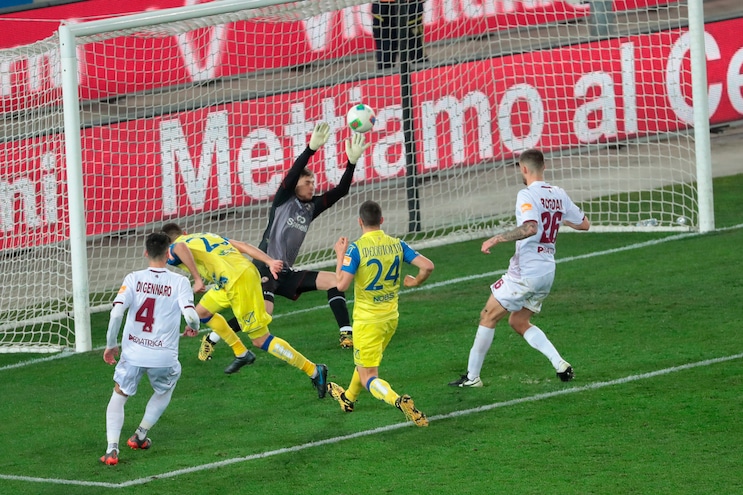 Serie B, Chievo-Livorno 0-1. Frosinone-Salernitana 1-0