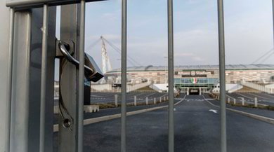 Juve-Milan rinviata, poi solo porte chiuse