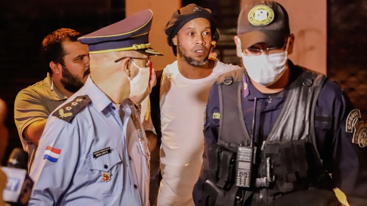 Ronaldinho resta ai domiciliari in Paraguay