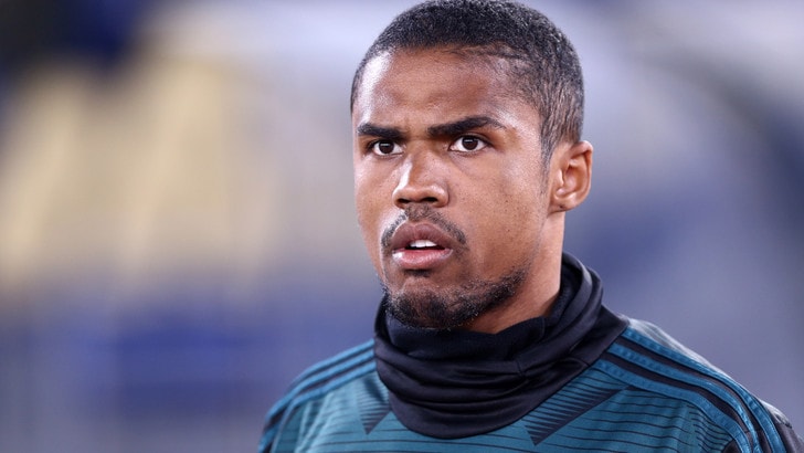 Il Manchester United sonda Douglas Costa e Demiral