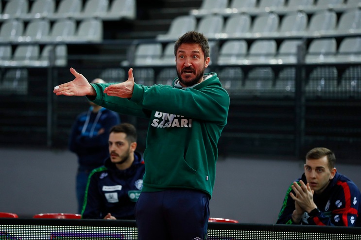 Dinamo Sassari, colpo di scena: coach Pozzecco resta