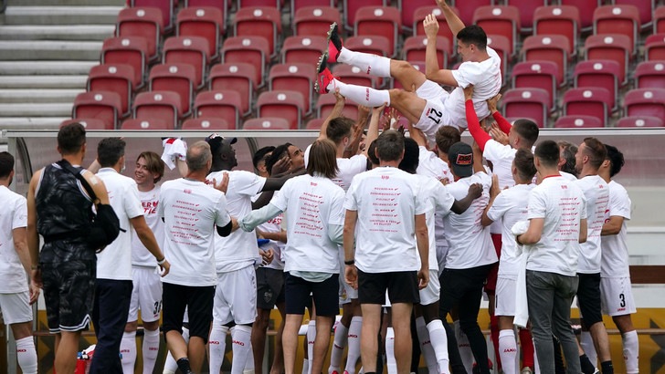 L'ex Fiorentina Mario Gomez torna in Bundesliga con lo Stoccarda e si ritira