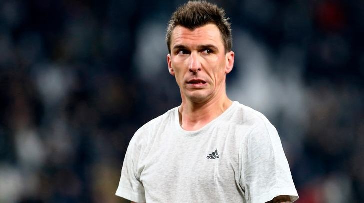 Mandzukic firma, ma è giallo Qatar