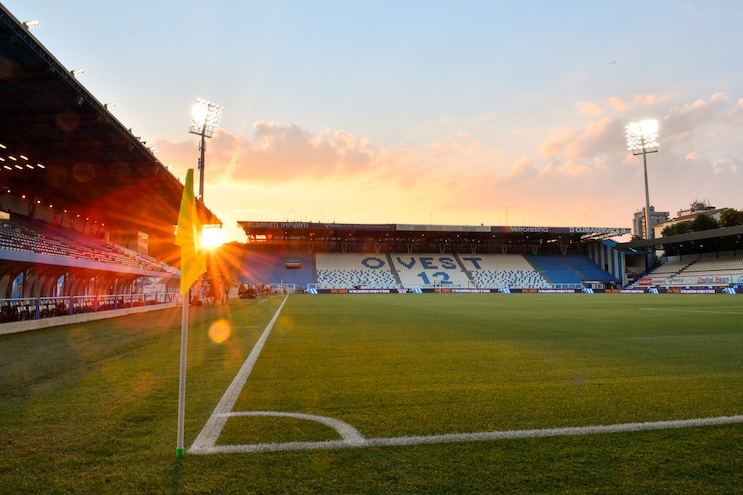 Spal, striscione e testa di maiale davanti al "Fabbri": la Digos indaga
