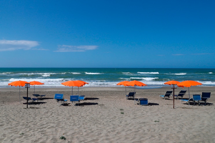 Cattolica, turista austriaca partorisce in spiaggia
