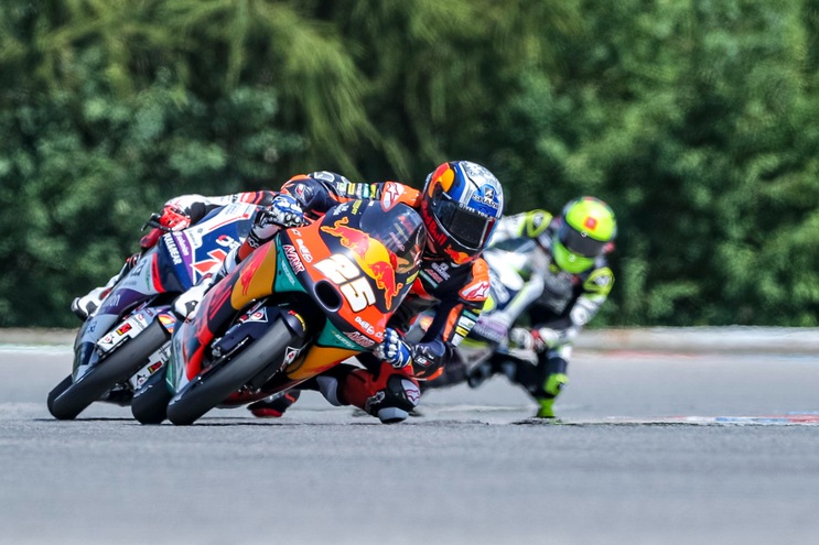 Moto3, Brno: Fernandez vola nel Warm Up