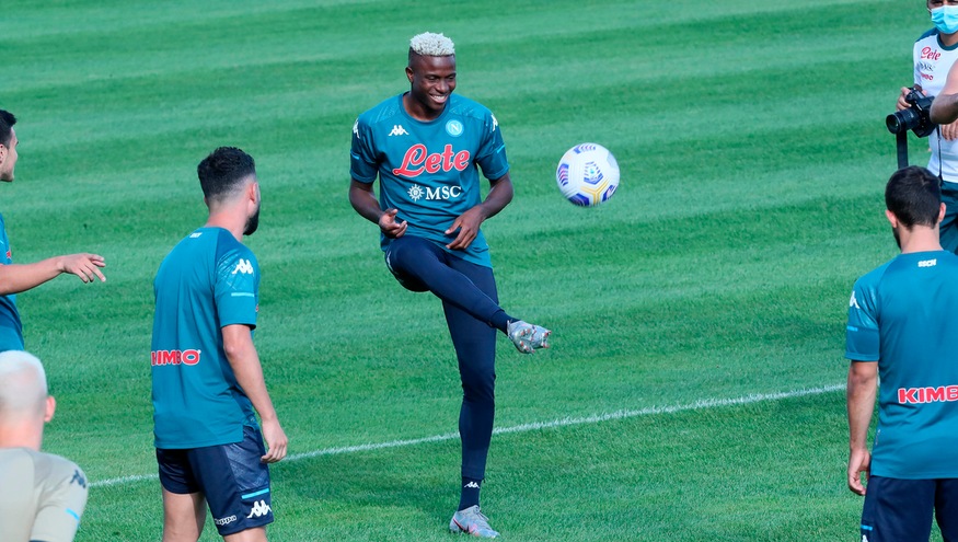 Napoli in ritiro: in mille per Osimhen