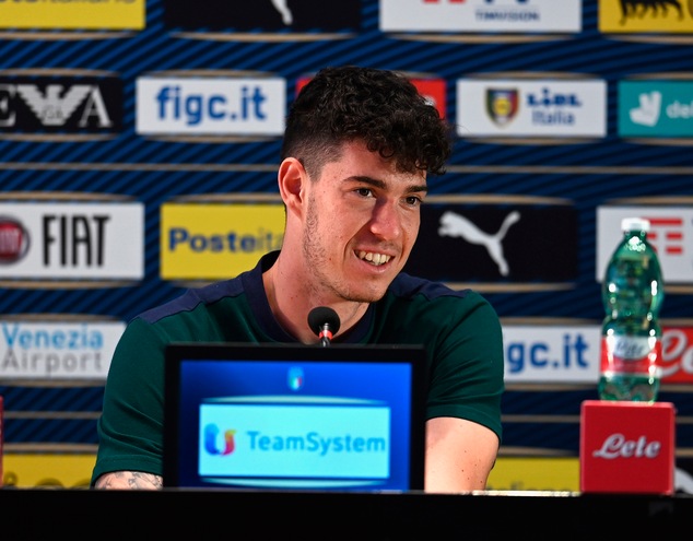 Italia, Bastoni: "Ringrazio Chiellini per i complimenti"