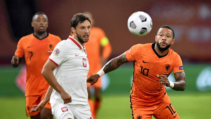 Szczesny non basta, Hateboer assist: Olanda-Polonia 1-0