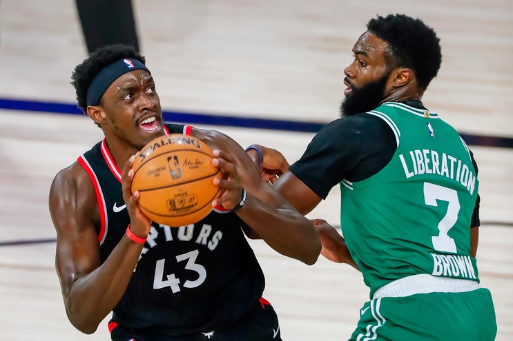 Nba, Boston show: Toronto travolta in Gara-5