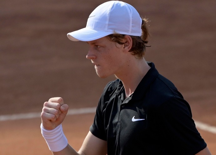 Sinner raggiunge i quarti del torneo di Colonia