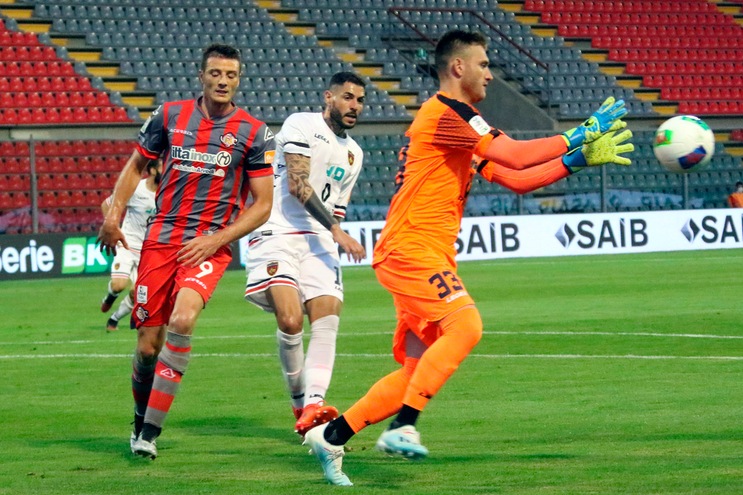 Vicenza, per la porta c'è Perina