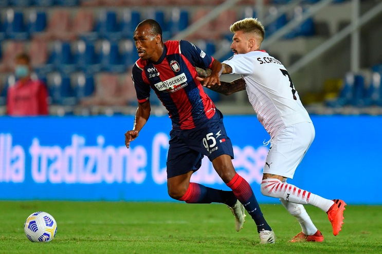 Crotone, per Eduardo frattura al quarto metacarpo