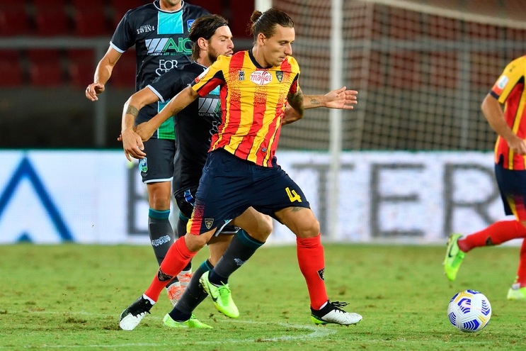 Lecce, Petriccione passa al Crotone: è ufficiale