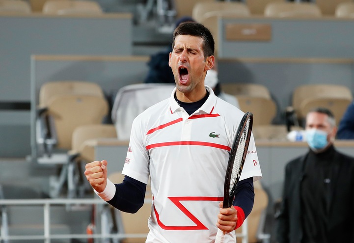 Djokovic vola in semifinale al Roland Garros: affronterà Tsitsipas