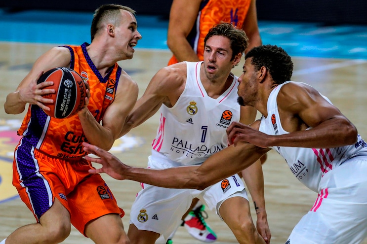 Real Madrid, covid: Causeur è positivo