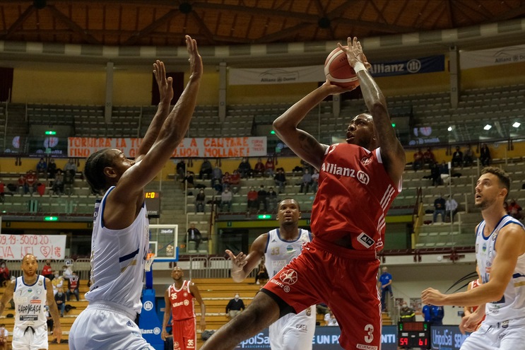 Coronavirus, Trieste-Reggio Emilia e Cremona-Cantù rinviate