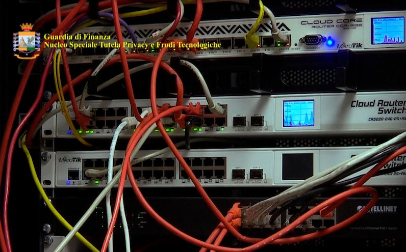 Pirateria internet, clamorosa operazione: individuati gli utenti online