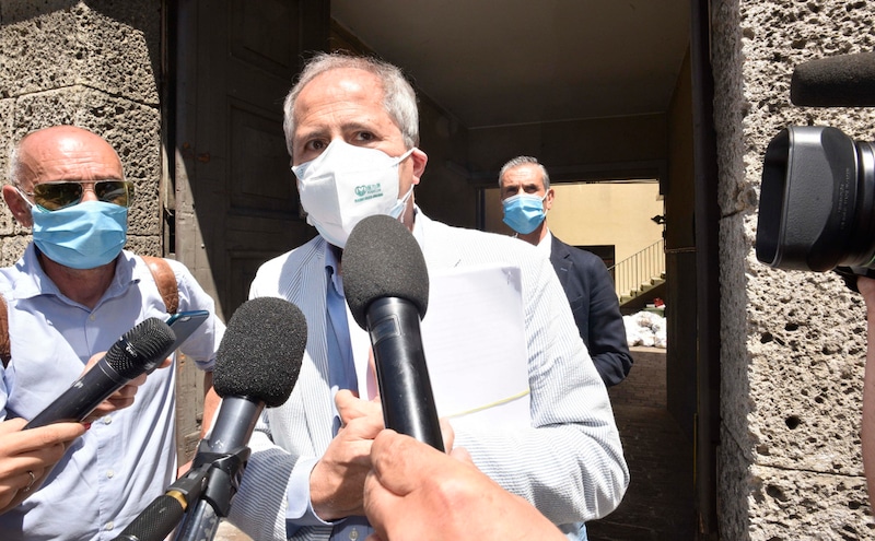 Vaccino Pfizer, Crisanti scettico: "Non è risolutivo"