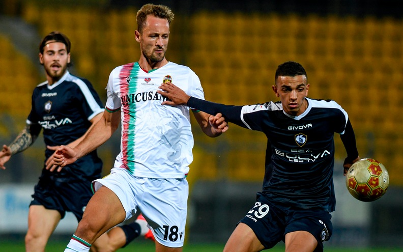 Covid, positivi tre tesserati della Cavese