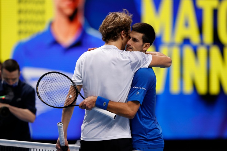 Atp Finals, Djokovic vola in semifinale: ko Zverev