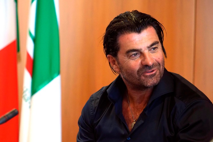 Alberto Tomba contro il Governo: "Aprite le piste da sci" Alberto Tomba contro il Governo: "Aprite le piste da sci"