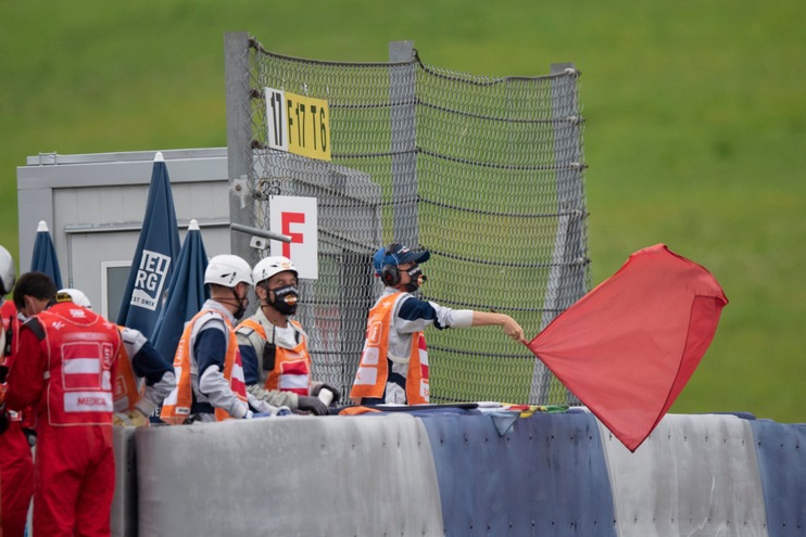 MotoGp, pannelli luminosi obbligatori dal 2022