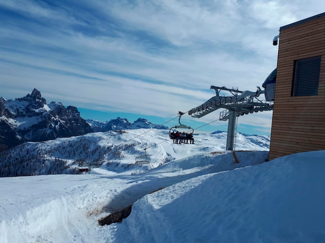 Francia, proteste contro la chiusura degli impianti sciistici
