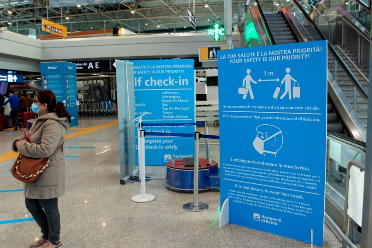 Variante Covid, 7 passeggeri positivi nei voli Londra-Napoli