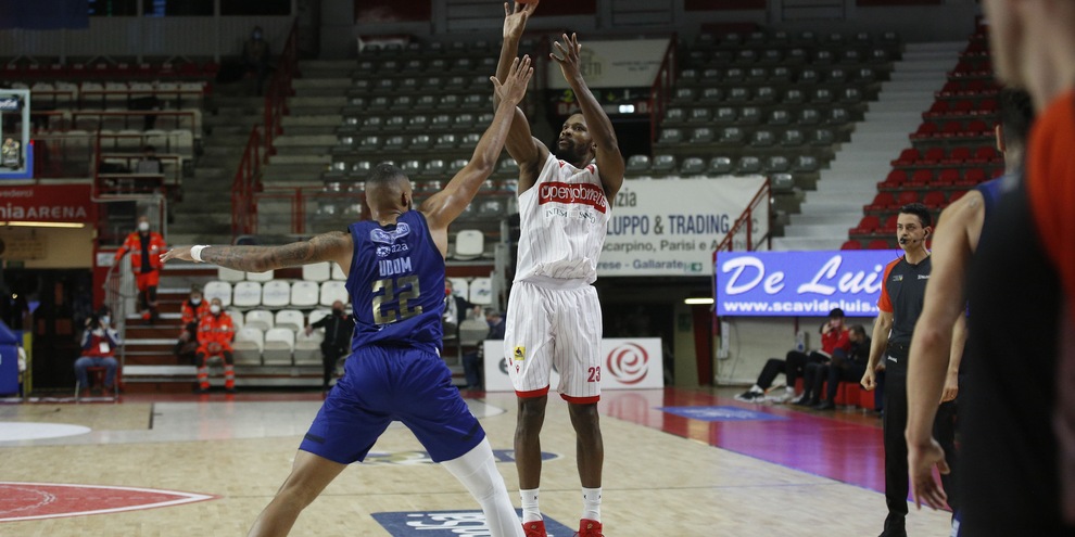 Douglas trascina Varese: Brindisi ko 76-74