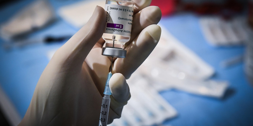 AstraZeneca, via libera al vaccino anche per gli over 65