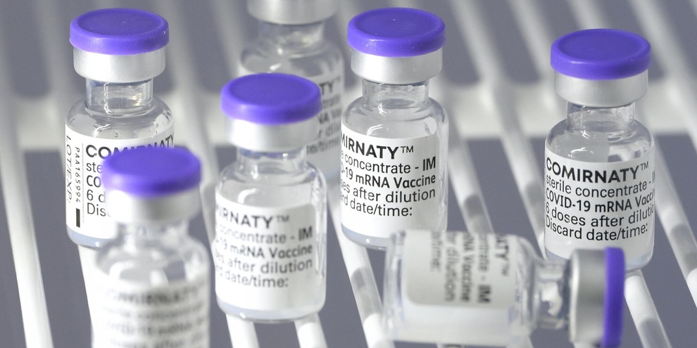 Vaccino Covid, spunta l'assicurazione sui danni collaterali