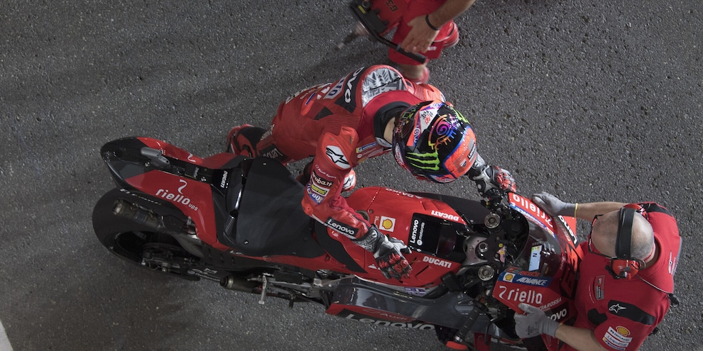 MotoGp Gp Qatar: pole di Bagnaia nelle qualifiche, quarto Rossi