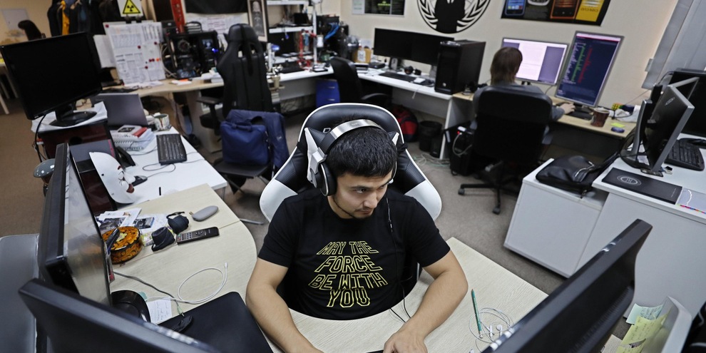 Facebook, dati rubati. Garante Privacy: "Attenzione alle telefonate"