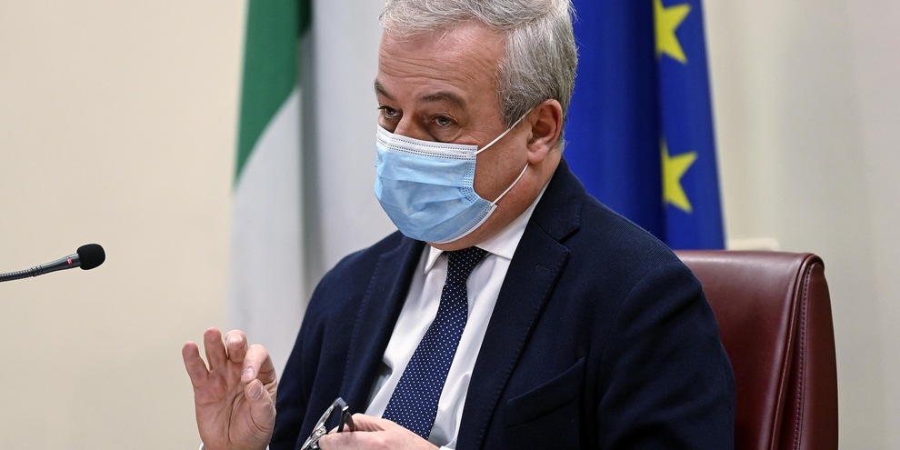 Locatelli: "Vogliamo riaprire gli stadi a settembre"