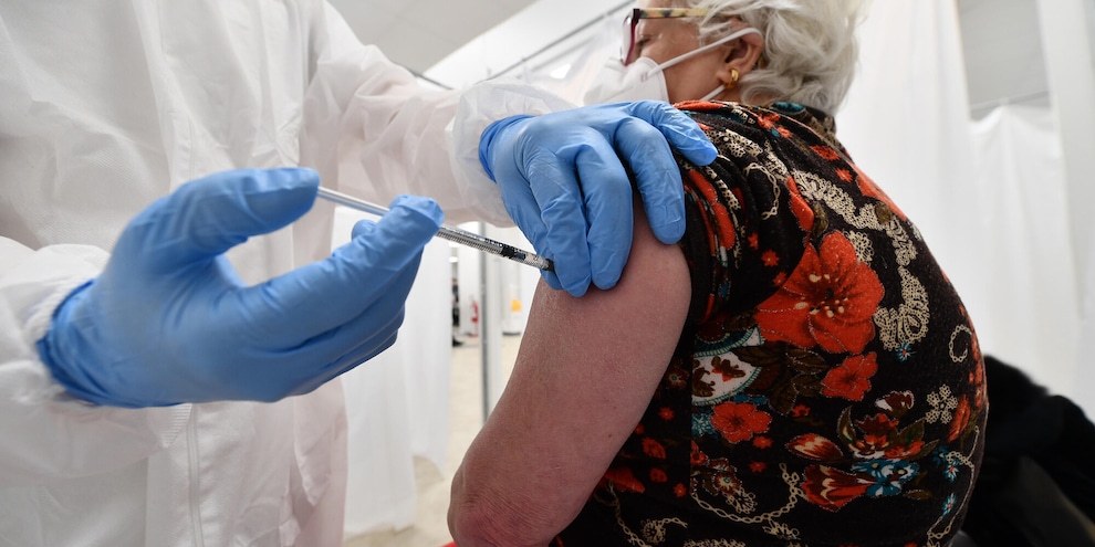 Vaccini Covid: in arrivo in Italia 360 mila dosi