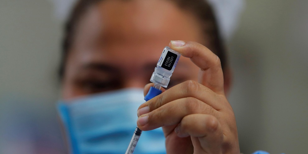 Vaccini Covid: Moderna e Pfizer proteggono per 9 mesi