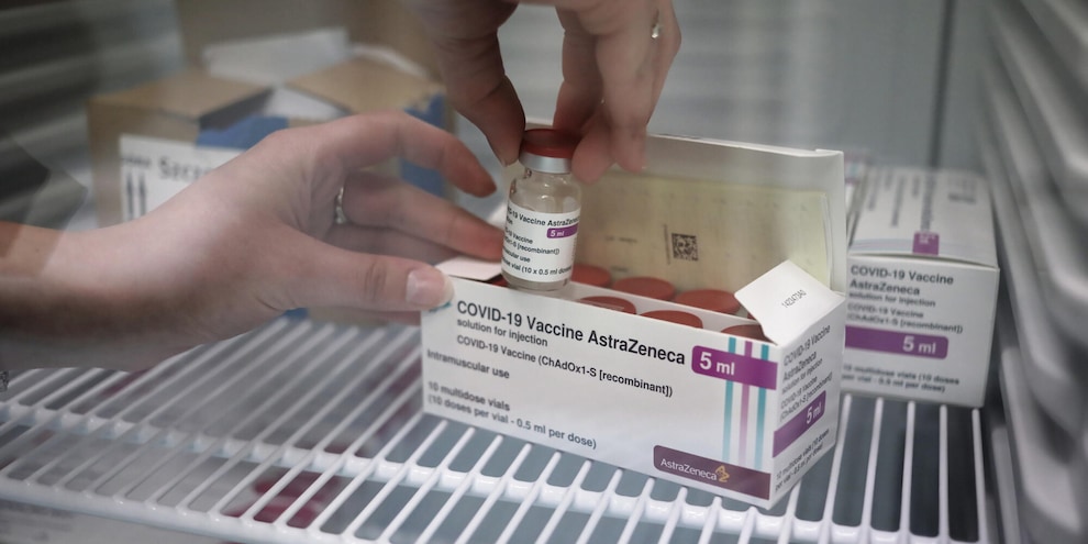 AstraZeneca, la nuova ipotesi clamorosa sulle cause delle trombosi