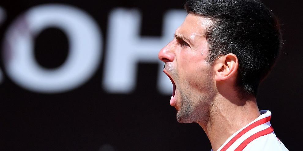Internazionali, Djokovic batte Tsitsipas e vola in semifinale