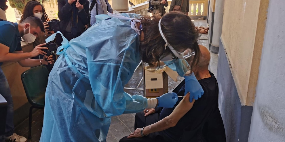 Covid: Brasile senza forniture, vaccinazioni dimezzate