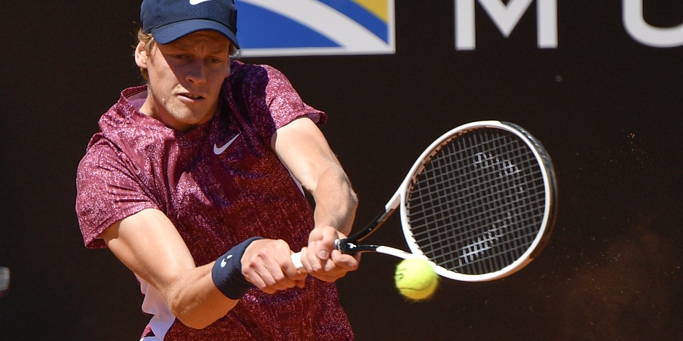 Lione, Sinner avanti: successo in rimonta contro Karatsev