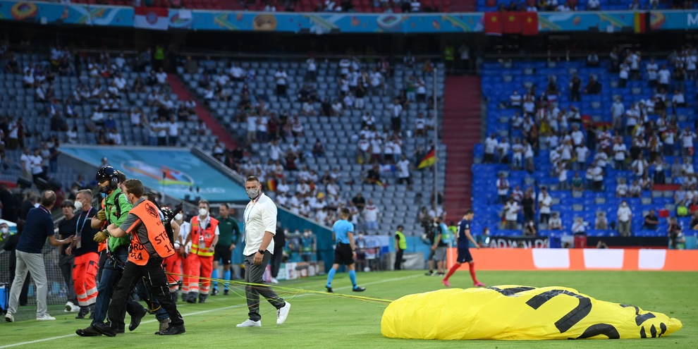 Euro2020, Uefa: "Per paracadutista Francia-Germania diversi feriti"