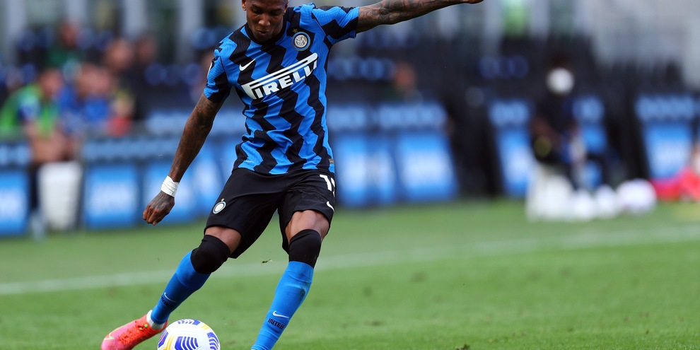 Inter, per Young ritorno all'Aston Villa