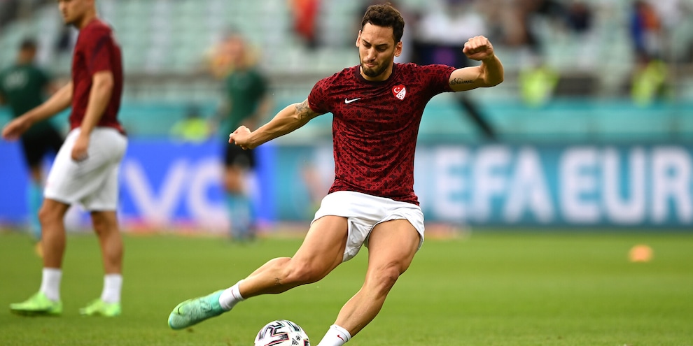 Calhanoglu all'Inter: domani le visite mediche