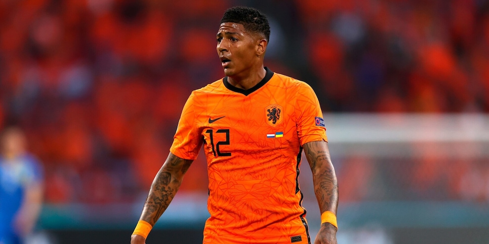 Inter, avanti con Bellerin. E spunta Van Aanholt