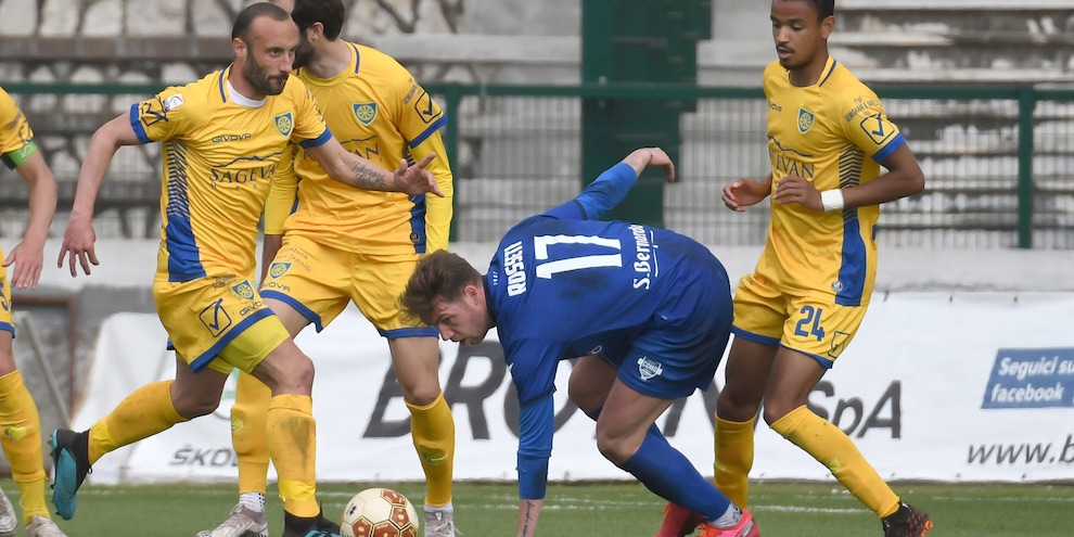 Carrarese, firma di un anno per Bramante