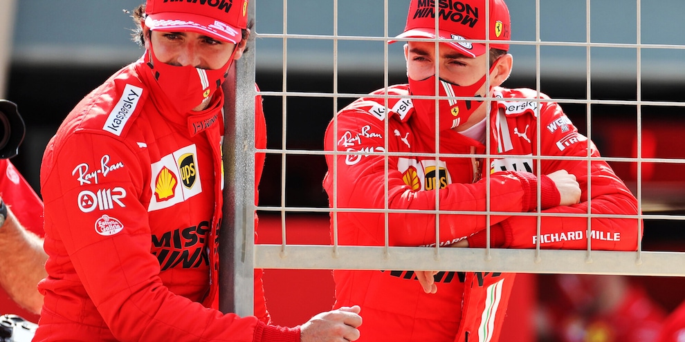 F1: gli auguri di Sainz e Ferrari per i 24 anni di Leclerc